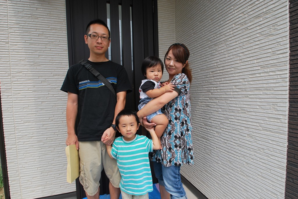 五井西T様邸　ご家族そろって引っ越し前の記念写真！